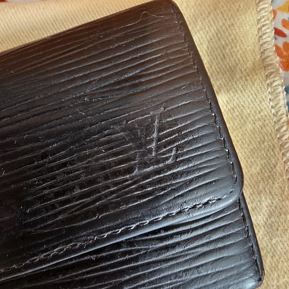 Louis Vuitton Black Epi 6 Key Holder - Picture 8 of 9